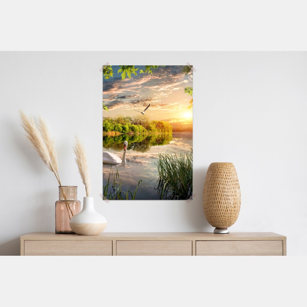 Poster sonnenuntergang mit schwan auf stillem see – Wallnifity® Poster sonnenuntergang mit schwan auf stillem see – Wallnifity®