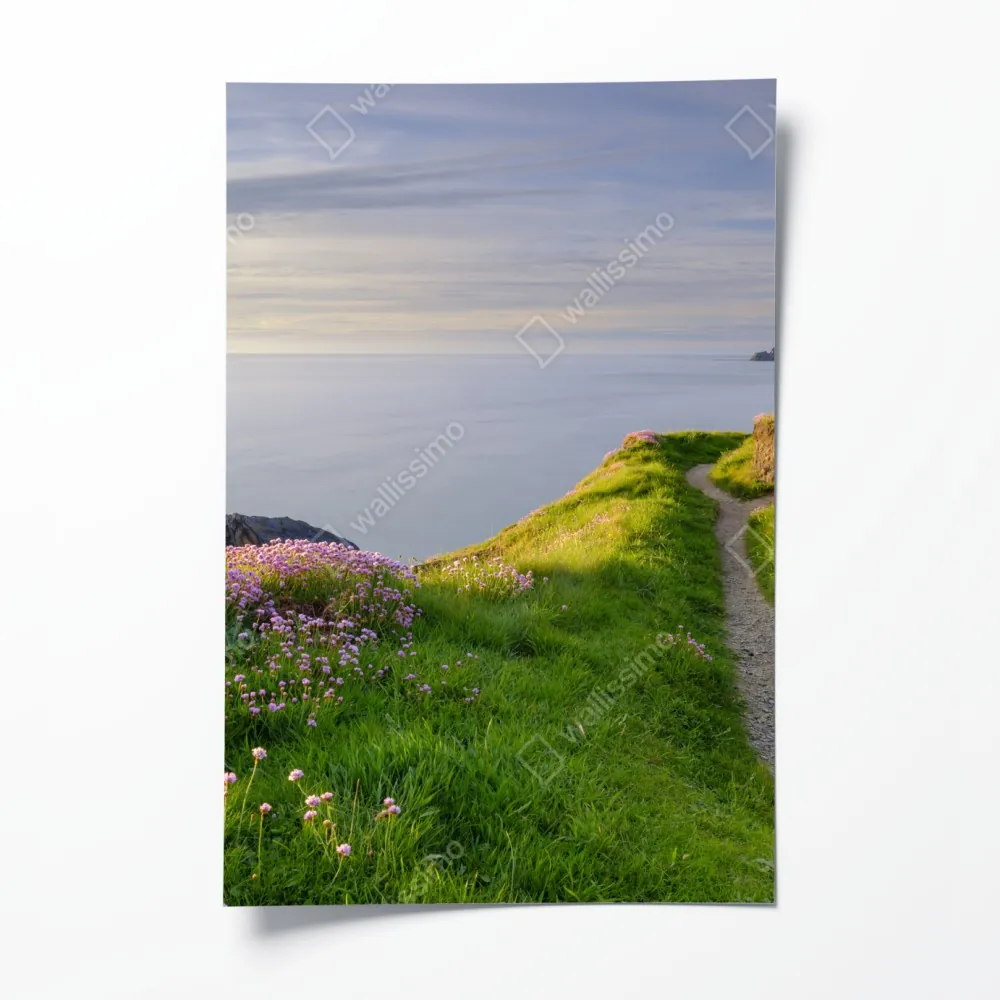 Poster Ceibwr Bay küstenpfad bei dämmerung – Wallnifity® Poster Ceibwr Bay küstenpfad bei dämmerung – Wallnifity®