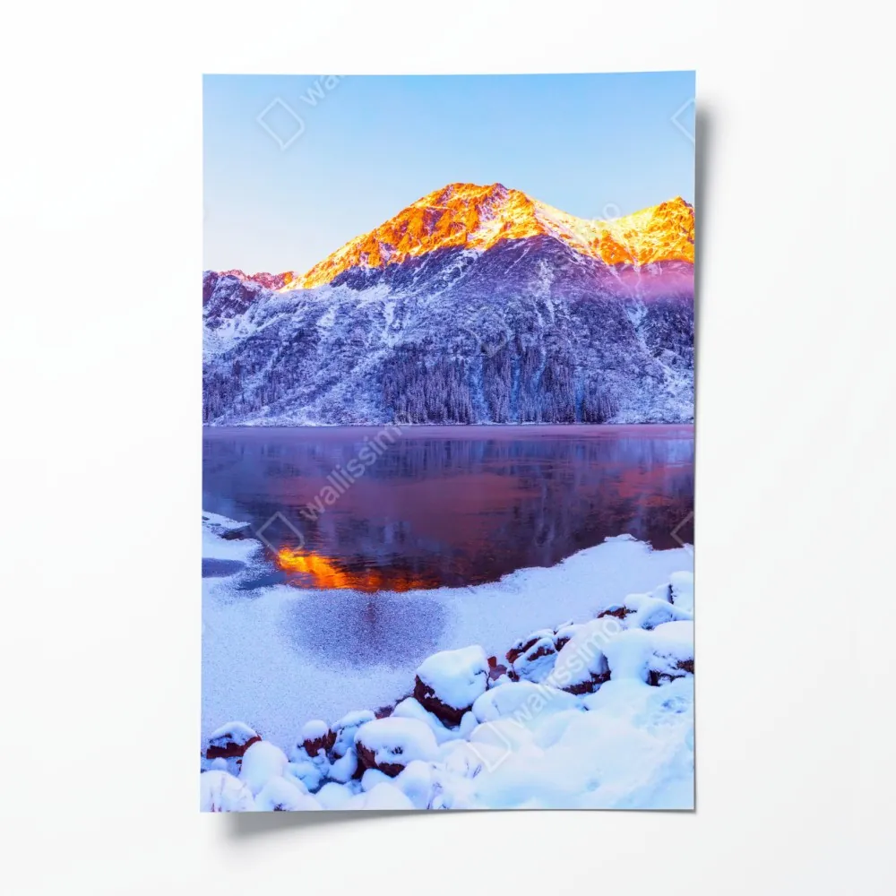 Poster sonnenbeschienene berge über gefrorenem alpensee – Wallnifity® Poster sonnenbeschienene berge über gefrorenem alpensee – Wallnifity®