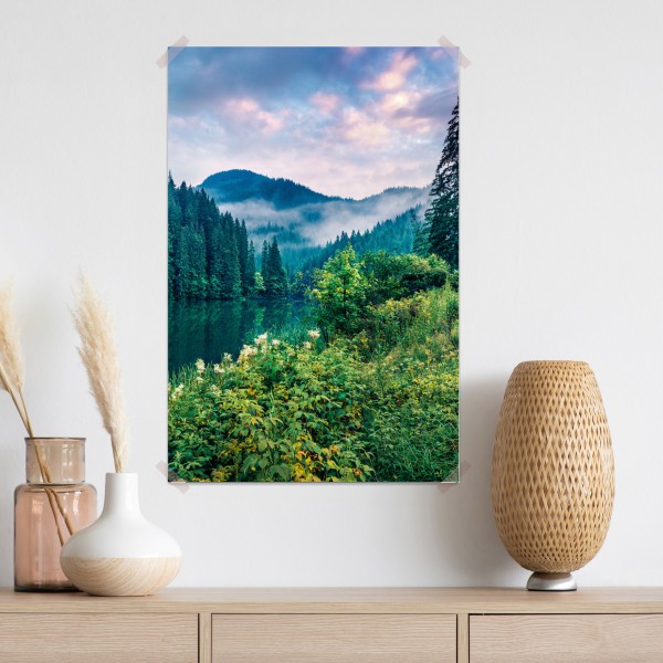 Poster nebliger sonnenaufgang über Lacu Rosu – Wallnifity® Poster nebliger sonnenaufgang über Lacu Rosu – Wallnifity®