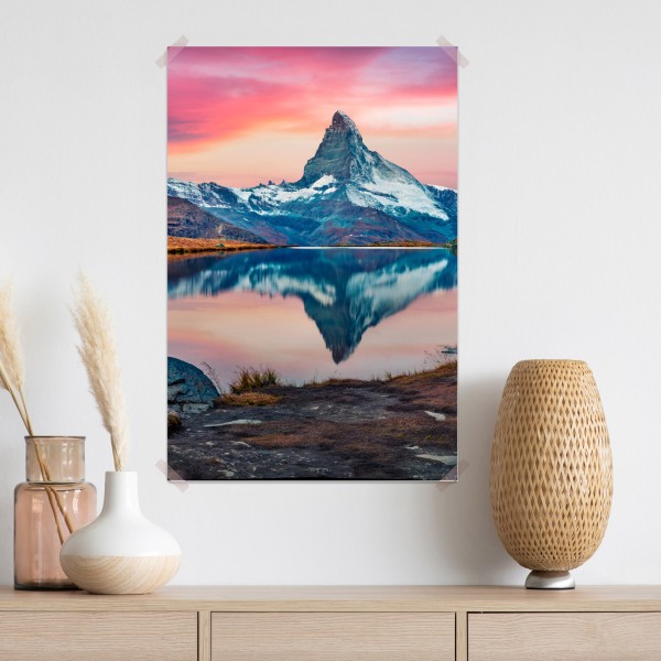 Poster majestätisches Matterhorn spiegelt sich im Stellisee – Wallnifity® Poster majestätisches Matterhorn spiegelt sich im Stellisee – Wallnifity®