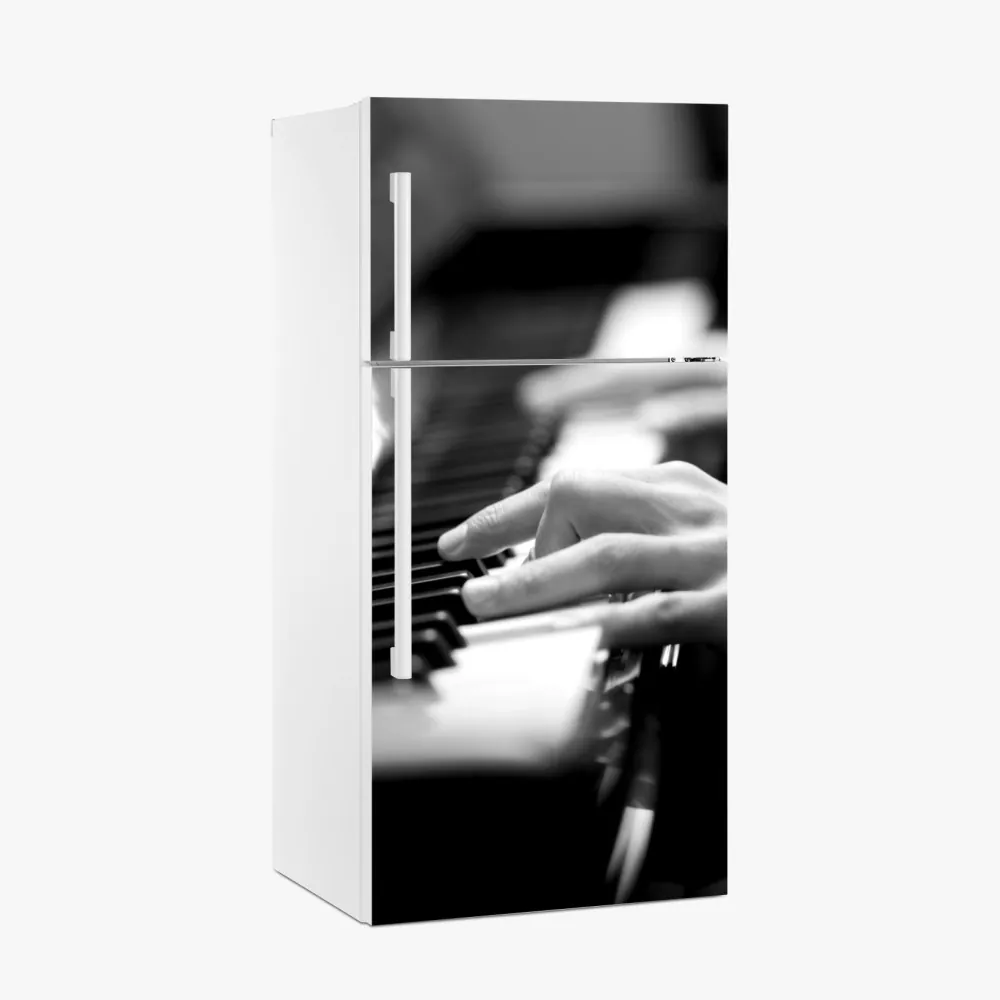 Kühlschrankaufkleber intime hände auf klaviertasten in monochrom – Wallnifity® Kühlschrankaufkleber intime hände auf klaviertasten in monochrom – Wallnifity®