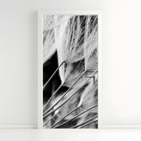 Türaufkleber zarte nahaufnahme von löwenzahnsamen in monochrom – Wallnifity® Türaufkleber zarte nahaufnahme von löwenzahnsamen in monochrom – Wallnifity®