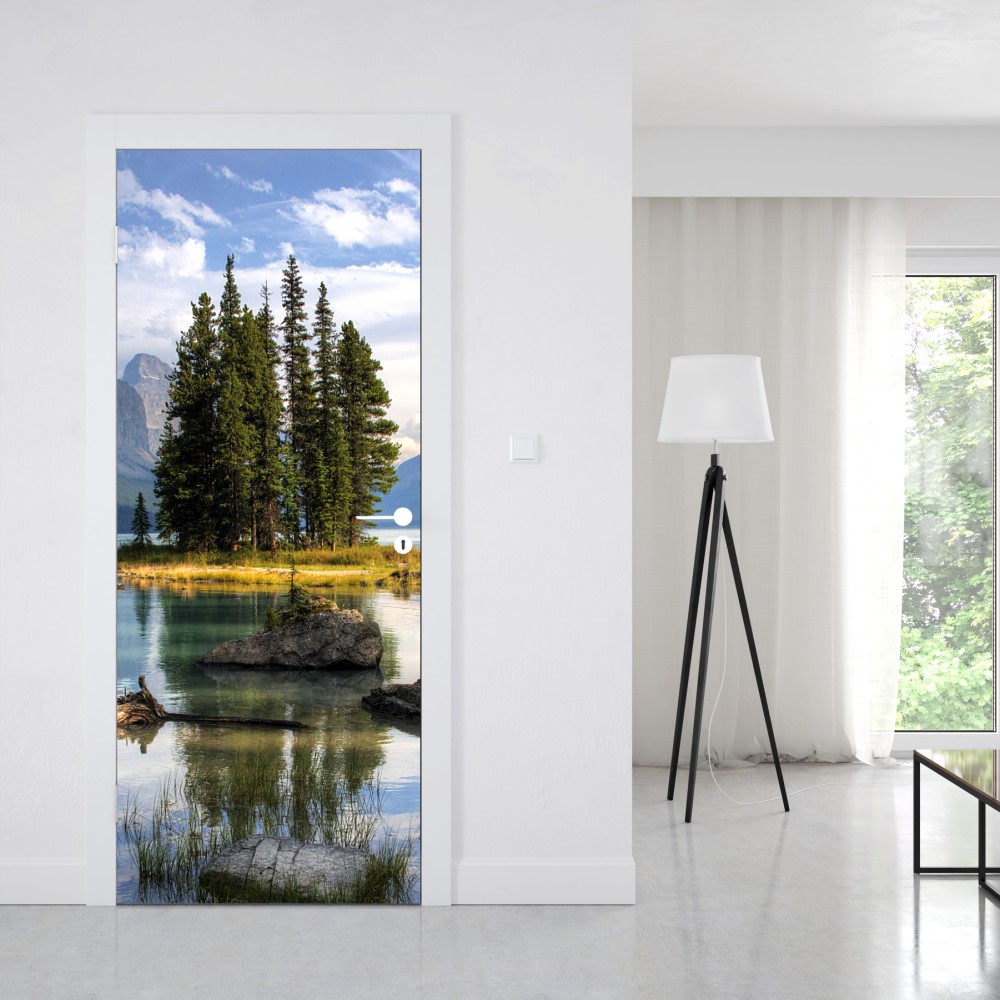 Türaufkleber ruhiger alpensee mit insel und bergen – Wallnifity® Türaufkleber ruhiger alpensee mit insel und bergen – Wallnifity®