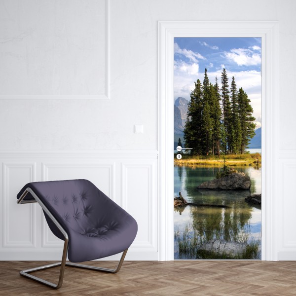 Türaufkleber ruhiger alpensee mit insel und bergen – Wallnifity® Türaufkleber ruhiger alpensee mit insel und bergen – Wallnifity®