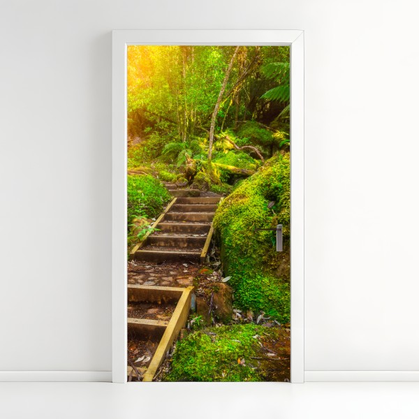 Türaufkleber nebliger sonnenaufgang über dem holzsteg – Wallnifity®