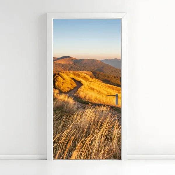 Türaufkleber goldener bergkamm im sonnenuntergang