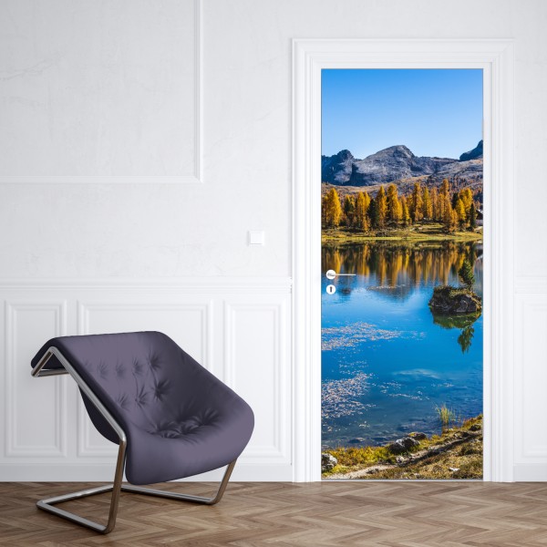 Türaufkleber herbstlicher alpensee mit bergreflexion – Wallnifity® Türaufkleber herbstlicher alpensee mit bergreflexion – Wallnifity®