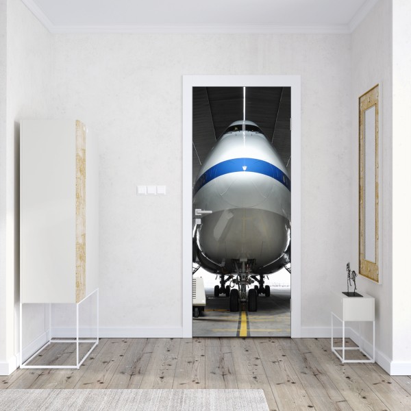 Türaufkleber frachter im hangar - frontansicht des jets – Wallnifity® Türaufkleber frachter im hangar - frontansicht des jets – Wallnifity®