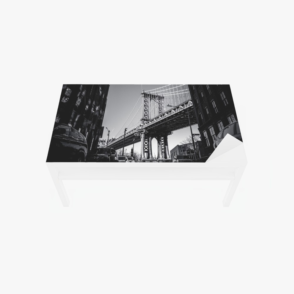 Tischaufkleber und Schreibtischaufkleber Manhattan brücke perspektive über kopfsteinpflaster – Wallnifity®