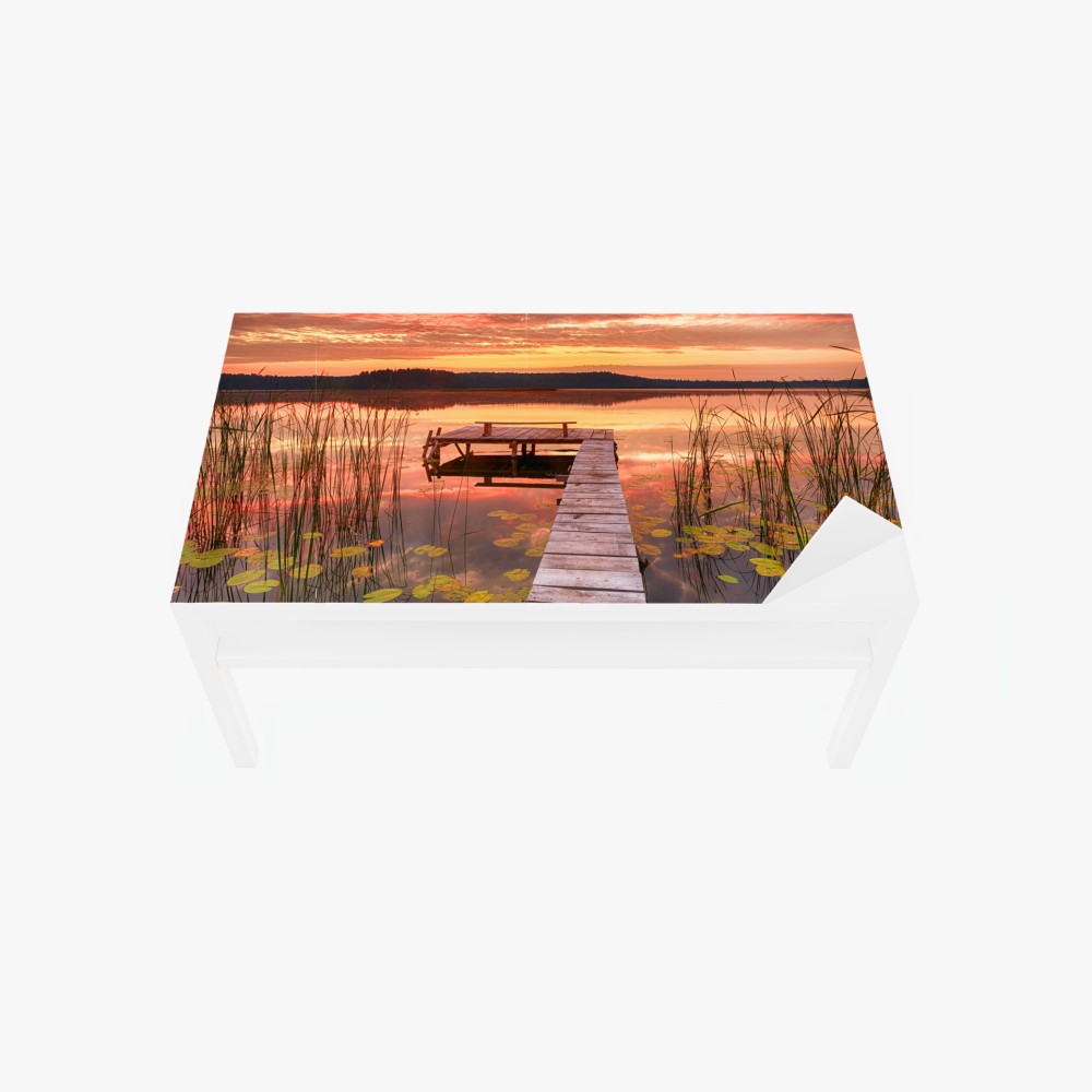 Tischaufkleber und Schreibtischaufkleber sonnenaufgang über ruhigem see mit steg – Wallnifity®