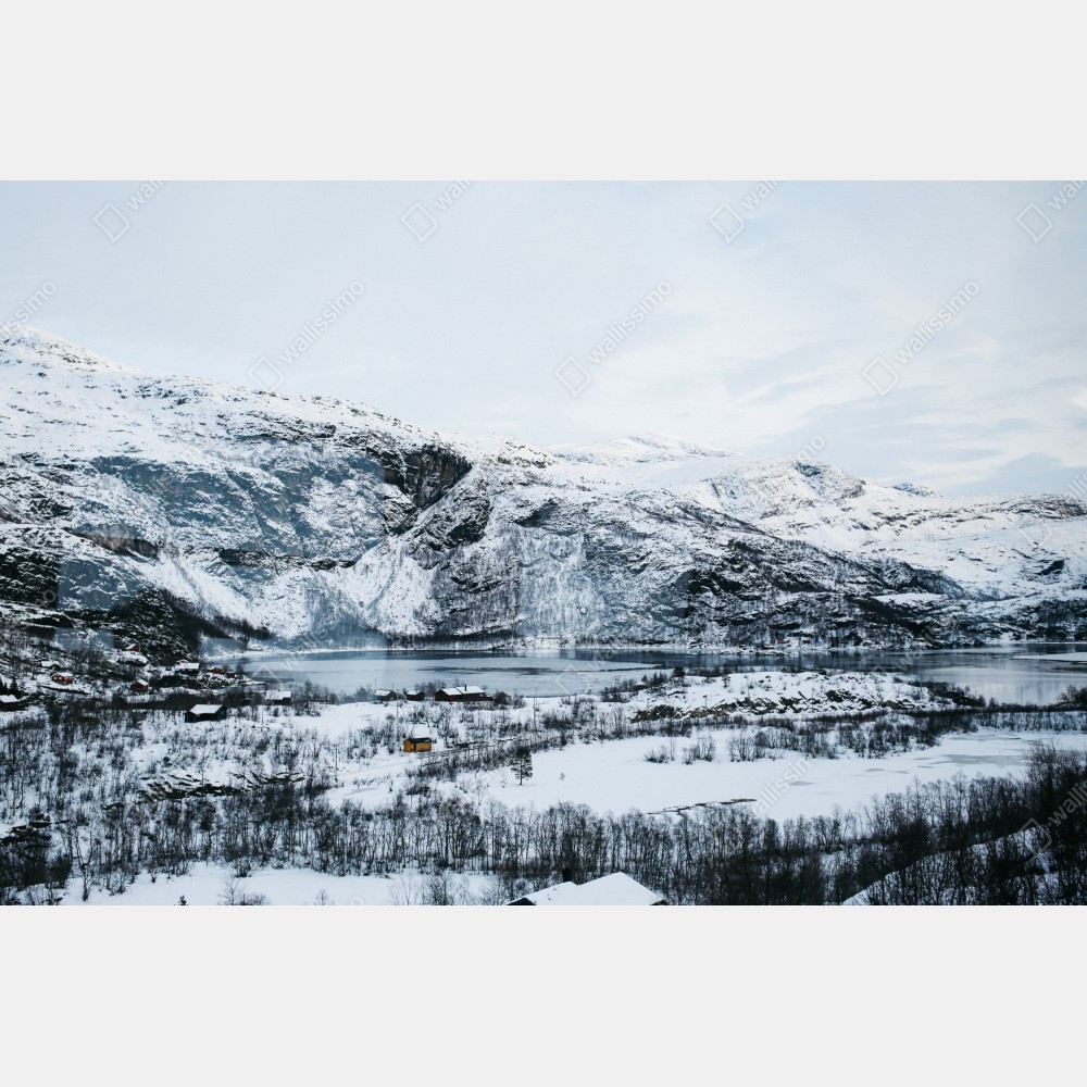 Tischaufkleber und Schreibtischaufkleber ruhige winterliche berglandschaft über zugefrorenem see – Wallnifity® Tischaufkleber und Schreibtischaufkleber ruhige winterliche berglandschaft über zugefrorenem see – Wallnifity®