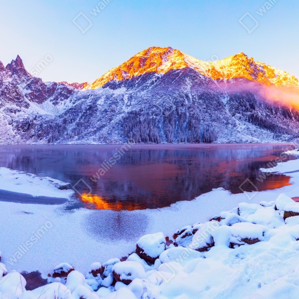 Tischaufkleber und Schreibtischaufkleber sonnenbeschienene berge über gefrorenem alpensee – Wallnifity® Tischaufkleber und Schreibtischaufkleber sonnenbeschienene berge über gefrorenem alpensee – Wallnifity®