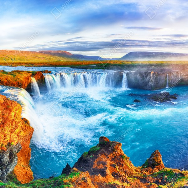 Tischaufkleber und Schreibtischaufkleber panorama des wasserfalls Godafoss bei sonnenaufgang – Wallnifity® Tischaufkleber und Schreibtischaufkleber panorama des wasserfalls Godafoss bei sonnenaufgang – Wallnifity®