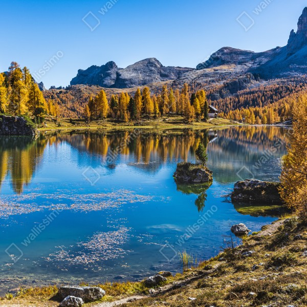 Tischaufkleber und Schreibtischaufkleber herbstlicher alpensee mit bergreflexion – Wallnifity® Tischaufkleber und Schreibtischaufkleber herbstlicher alpensee mit bergreflexion – Wallnifity®