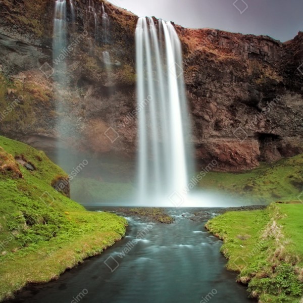 Repositionierbarer Aufkleber nebeliger wasserfall im üppigen tal – Wallnifity® Repositionierbarer Aufkleber nebeliger wasserfall im üppigen tal – Wallnifity®