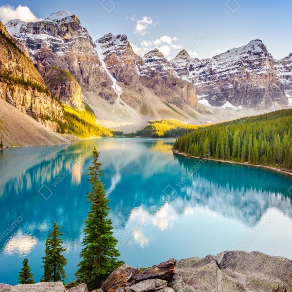 Repositionierbarer Aufkleber sonnenbeschienenes Moraine Lake bergpanorama – Wallnifity® Repositionierbarer Aufkleber sonnenbeschienenes Moraine Lake bergpanorama – Wallnifity®