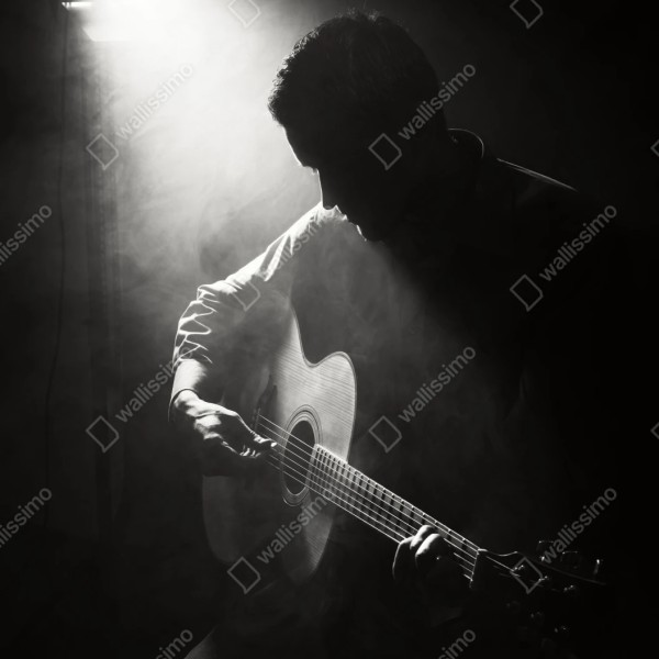 Repositionierbarer Aufkleber silhouette eines gitaristen im scheinwerferlicht – Wallnifity® Repositionierbarer Aufkleber silhouette eines gitaristen im scheinwerferlicht – Wallnifity®