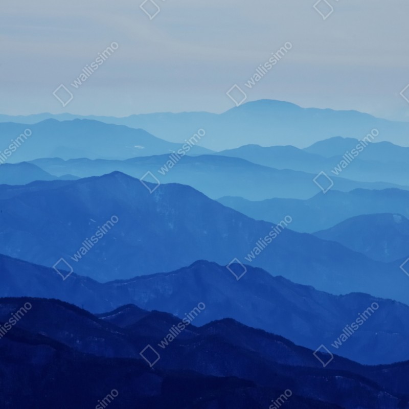 Repositionierbarer Aufkleber neblige blaue bergschichten – Wallnifity® Repositionierbarer Aufkleber neblige blaue bergschichten – Wallnifity®