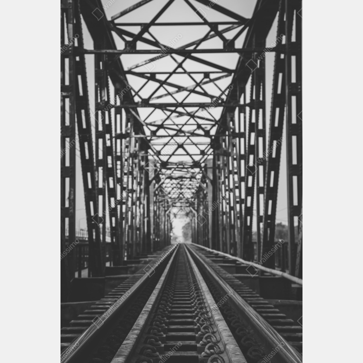Repositionierbarer Aufkleber alte eisenbahnbrücke in schwarzweiß – Wallnifity® Repositionierbarer Aufkleber alte eisenbahnbrücke in schwarzweiß – Wallnifity®