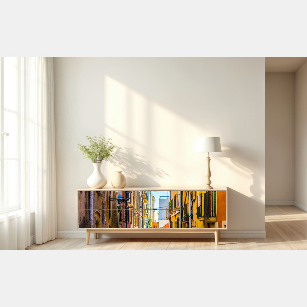 Repositionierbarer Aufkleber sonnenbeschienene mediterrane gasse mit bunten fassaden – Wallnifity® Repositionierbarer Aufkleber sonnenbeschienene mediterrane gasse mit bunten fassaden – Wallnifity®