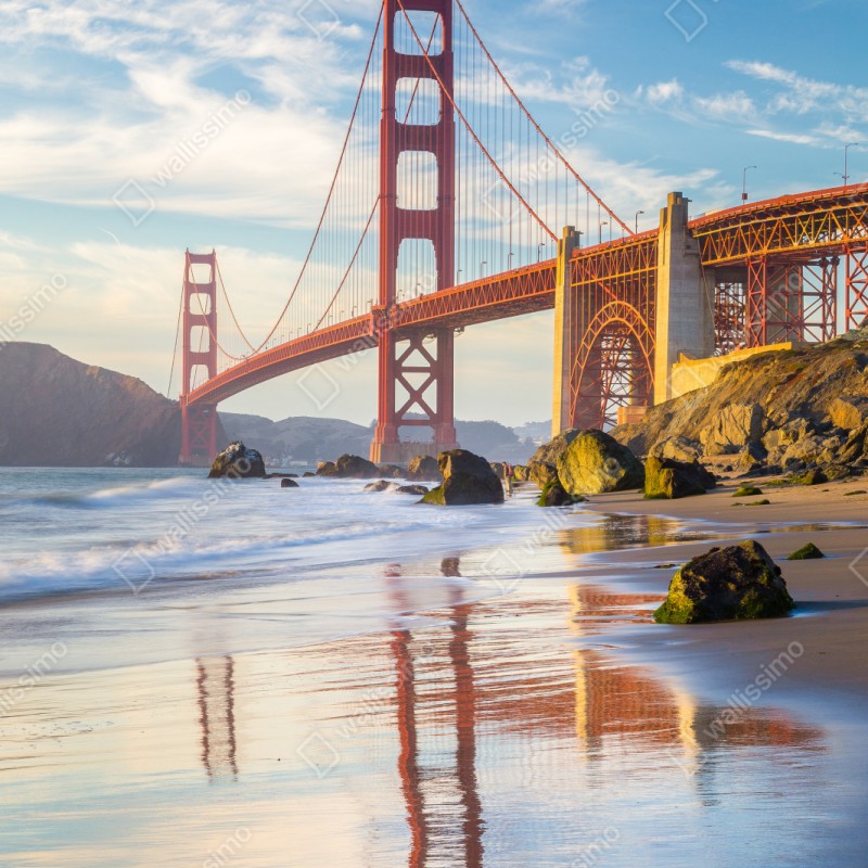 Repositionierbarer Aufkleber Golden Gate Bridge reflektiert am strand – Wallnifity® Repositionierbarer Aufkleber Golden Gate Bridge reflektiert am strand – Wallnifity®