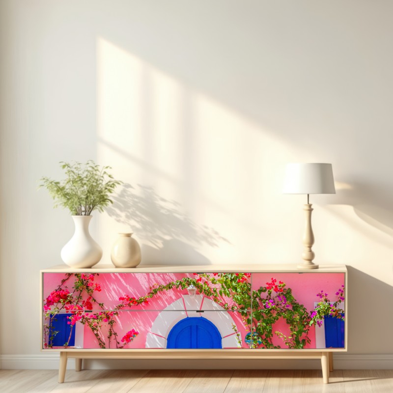 Repositionierbarer Aufkleber leuchtende rosa fassade mit blauer tür – Wallnifity® Repositionierbarer Aufkleber leuchtende rosa fassade mit blauer tür – Wallnifity®
