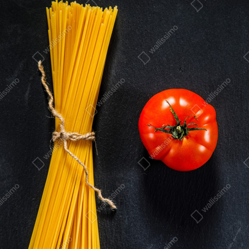 Repositionierbarer Aufkleber minimalistische spaghetti- und tomatenkomposition – Wallnifity® Repositionierbarer Aufkleber minimalistische spaghetti- und tomatenkomposition – Wallnifity®