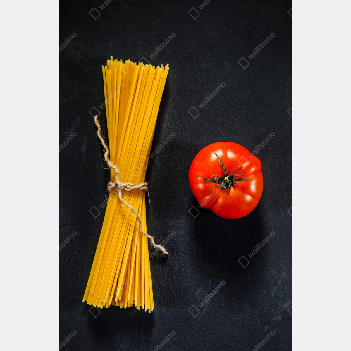 Repositionierbarer Aufkleber minimalistische spaghetti- und tomatenkomposition – Wallnifity® Repositionierbarer Aufkleber minimalistische spaghetti- und tomatenkomposition – Wallnifity®