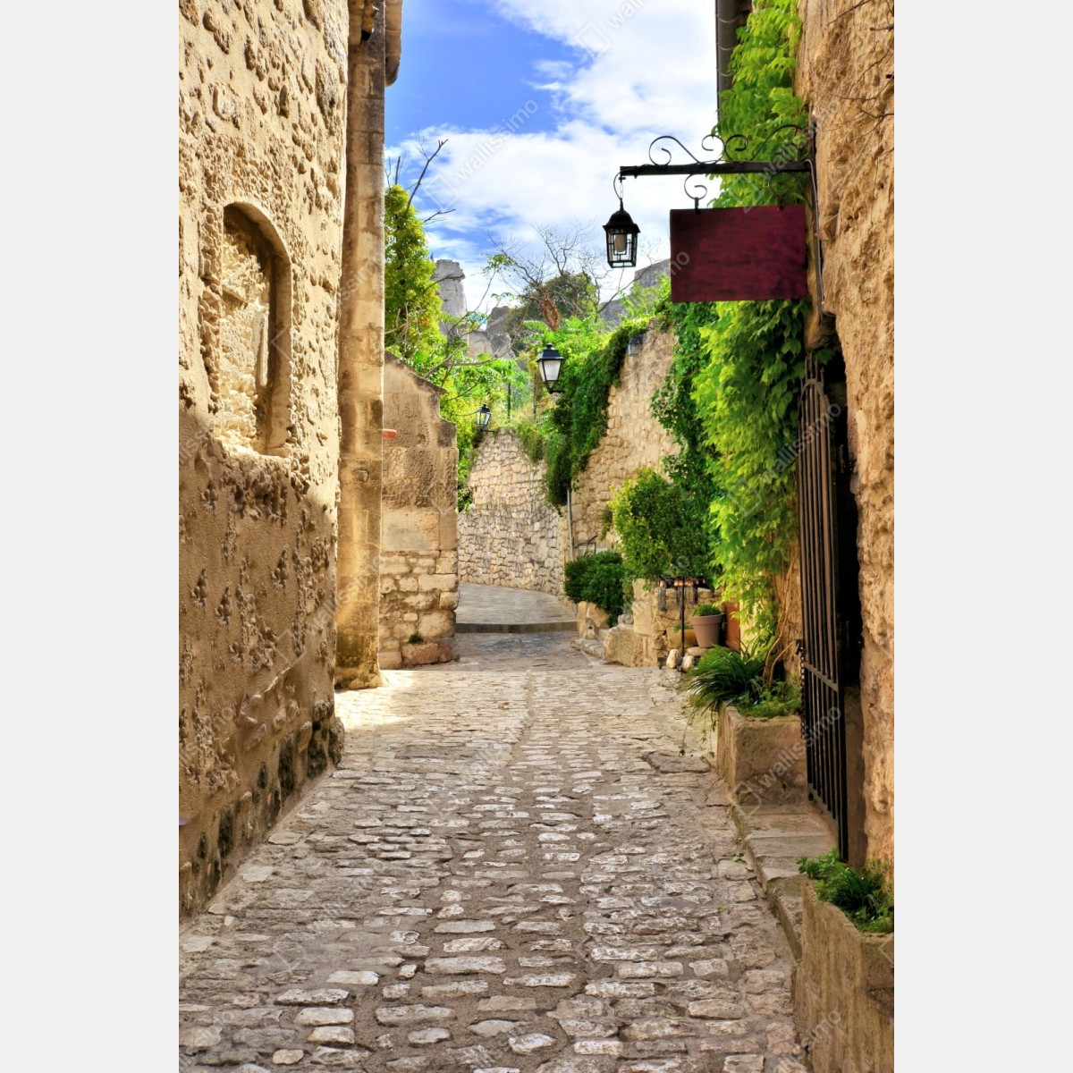 Repositionierbarer Aufkleber reizende kopfsteinpflasterstraße in Les Baux de Provence – Wallnifity® Repositionierbarer Aufkleber reizende kopfsteinpflasterstraße in Les Baux de Provence – Wallnifity®