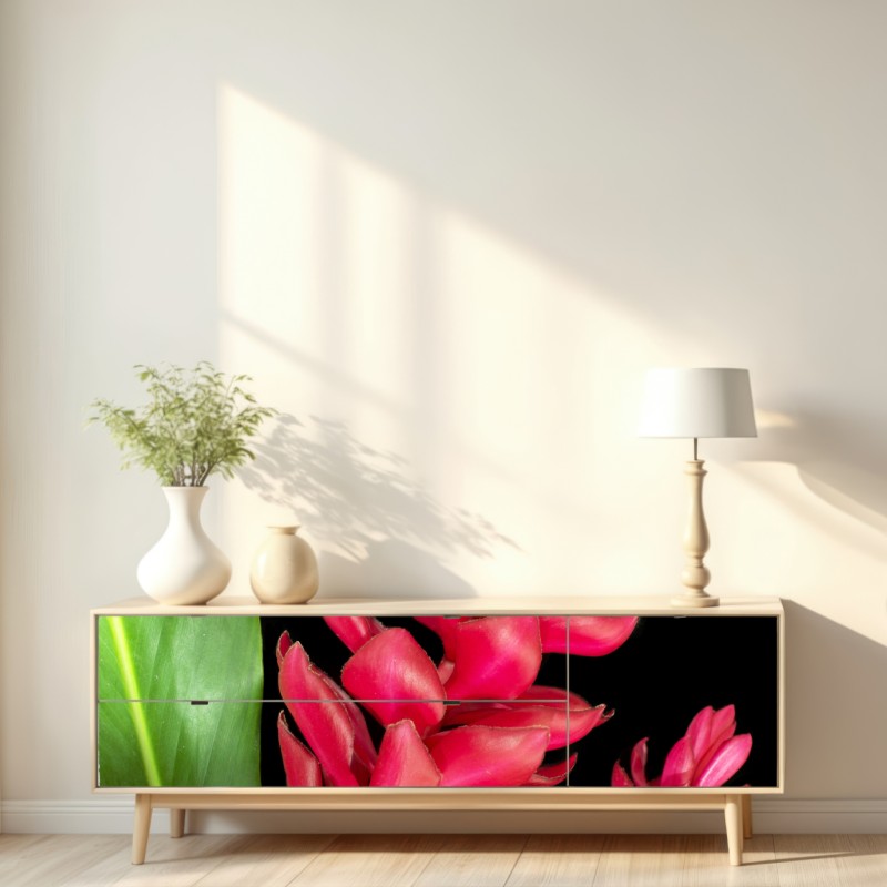 Repositionierbarer Aufkleber leuchtende zier-ingwer-blüte auf schwarzem hintergrund – Wallnifity® Repositionierbarer Aufkleber leuchtende zier-ingwer-blüte auf schwarzem hintergrund – Wallnifity®