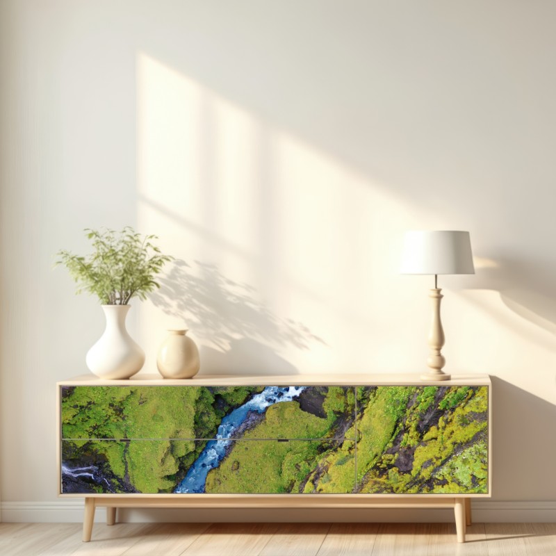 Repositionierbarer Aufkleber luftaufnahme: fluss in moosbedeckter schlucht – Wallnifity® Repositionierbarer Aufkleber luftaufnahme: fluss in moosbedeckter schlucht – Wallnifity®