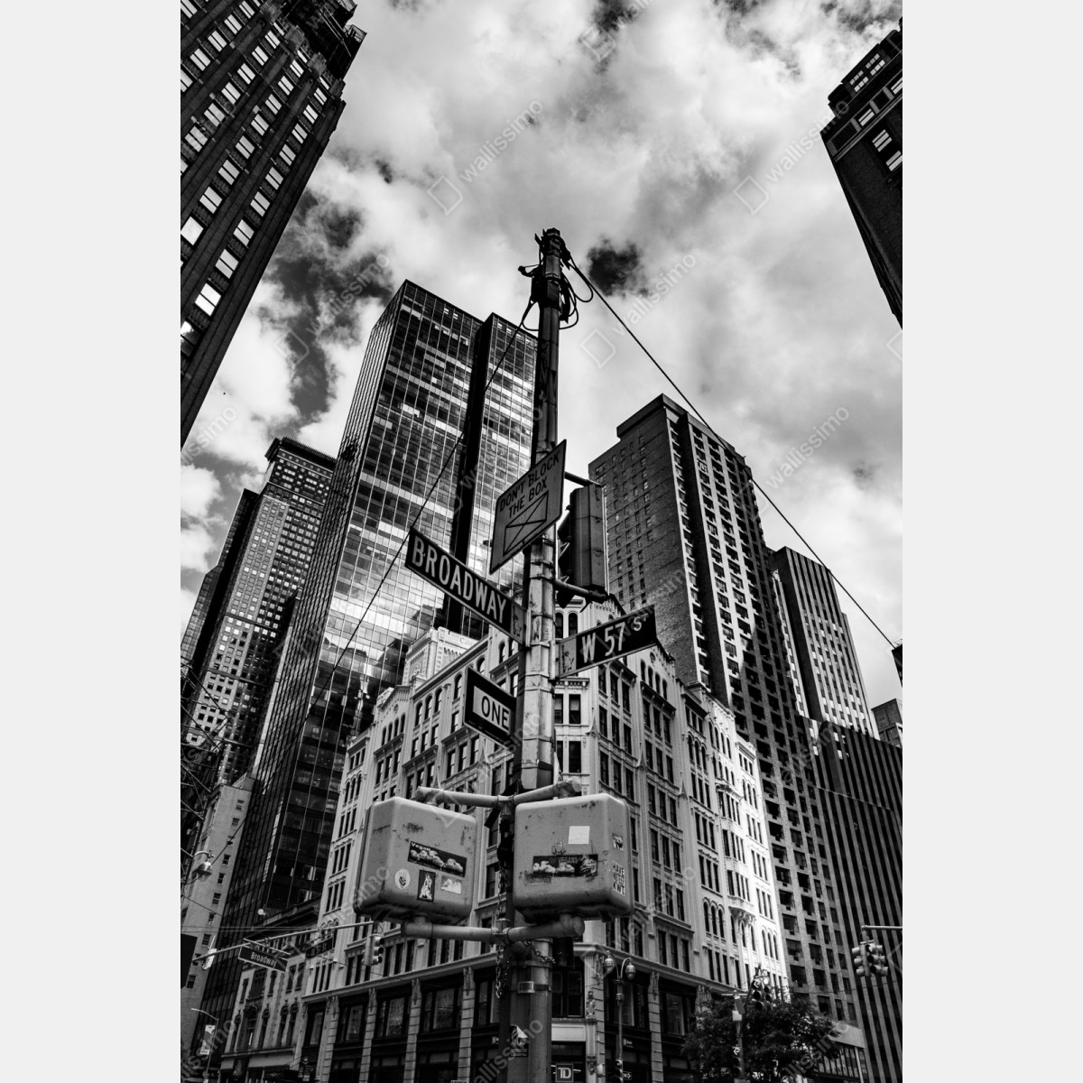 Repositionierbarer Aufkleber Broadway und W 57 St – städtische szene in schwarzweiß – Wallnifity® Repositionierbarer Aufkleber Broadway und W 57 St – städtische szene in schwarzweiß – Wallnifity®