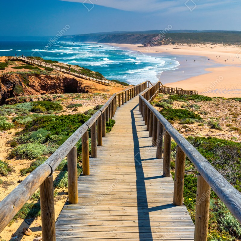 Repositionierbarer Aufkleber holzsteg zur Praia da Bordeira – Wallnifity® Repositionierbarer Aufkleber holzsteg zur Praia da Bordeira – Wallnifity®