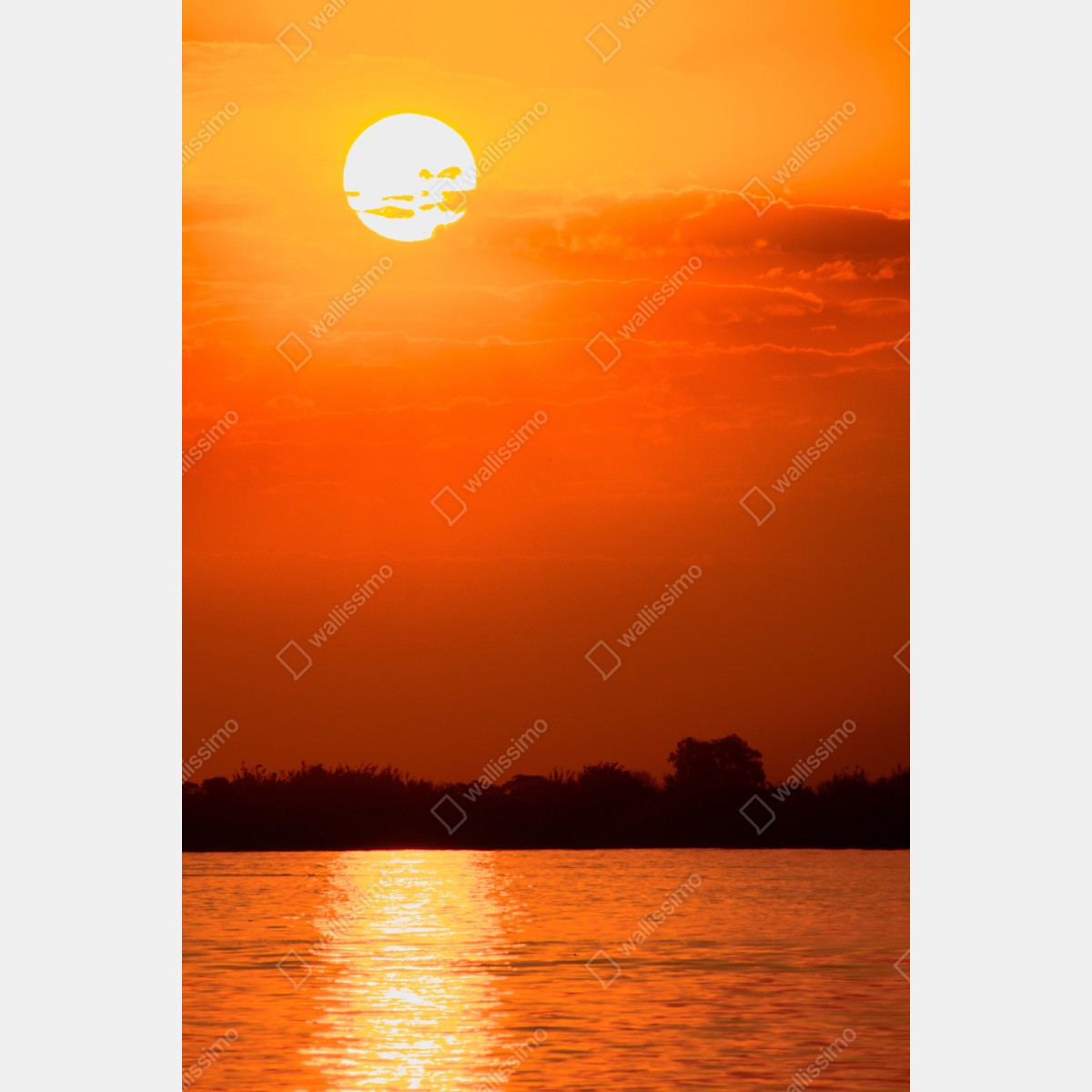 Repositionierbarer Aufkleber goldener sonnenuntergang über ruhigem see – Wallnifity® Repositionierbarer Aufkleber goldener sonnenuntergang über ruhigem see – Wallnifity®
