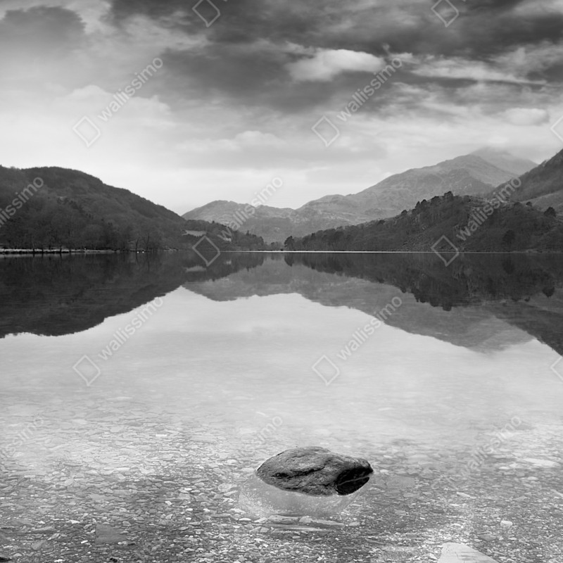 Repositionierbarer Aufkleber ruhiger bergsee mit spiegelung – Wallnifity® Repositionierbarer Aufkleber ruhiger bergsee mit spiegelung – Wallnifity®