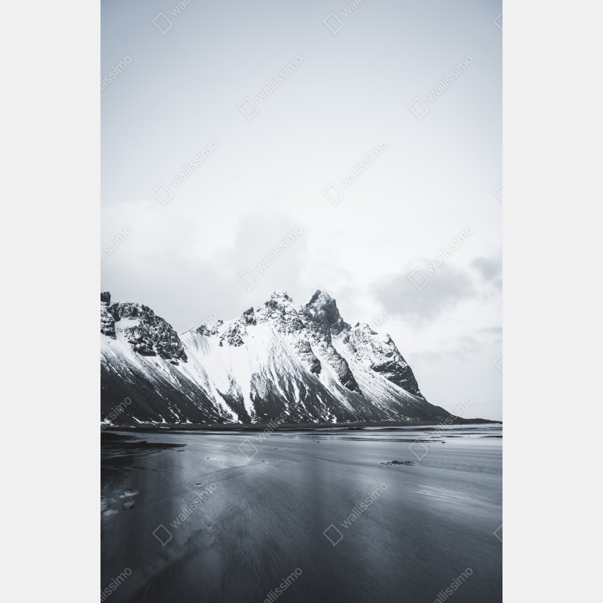 Repositionierbarer Aufkleber ruhige schneebedeckte berglandschaft am meer – Wallnifity® Repositionierbarer Aufkleber ruhige schneebedeckte berglandschaft am meer – Wallnifity®