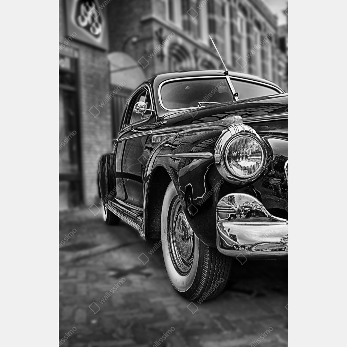 Repositionierbarer Aufkleber vintage klassisches auto auf kopfsteinpflaster – Wallnifity® Repositionierbarer Aufkleber vintage klassisches auto auf kopfsteinpflaster – Wallnifity®