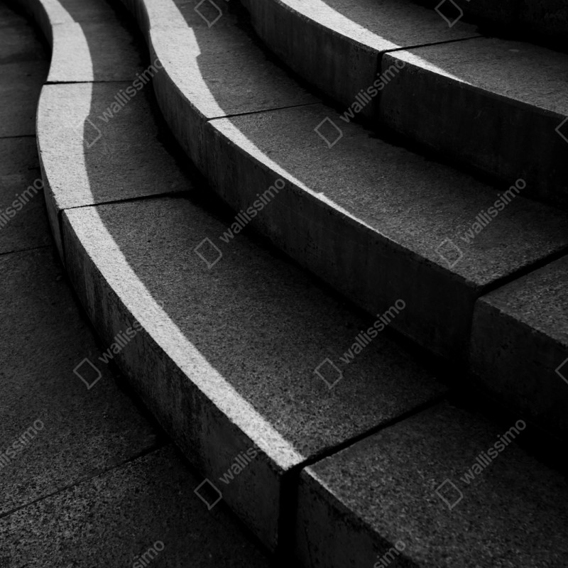 Repositionierbarer Aufkleber geschwungene betontreppe im schatten – Wallnifity® Repositionierbarer Aufkleber geschwungene betontreppe im schatten – Wallnifity®