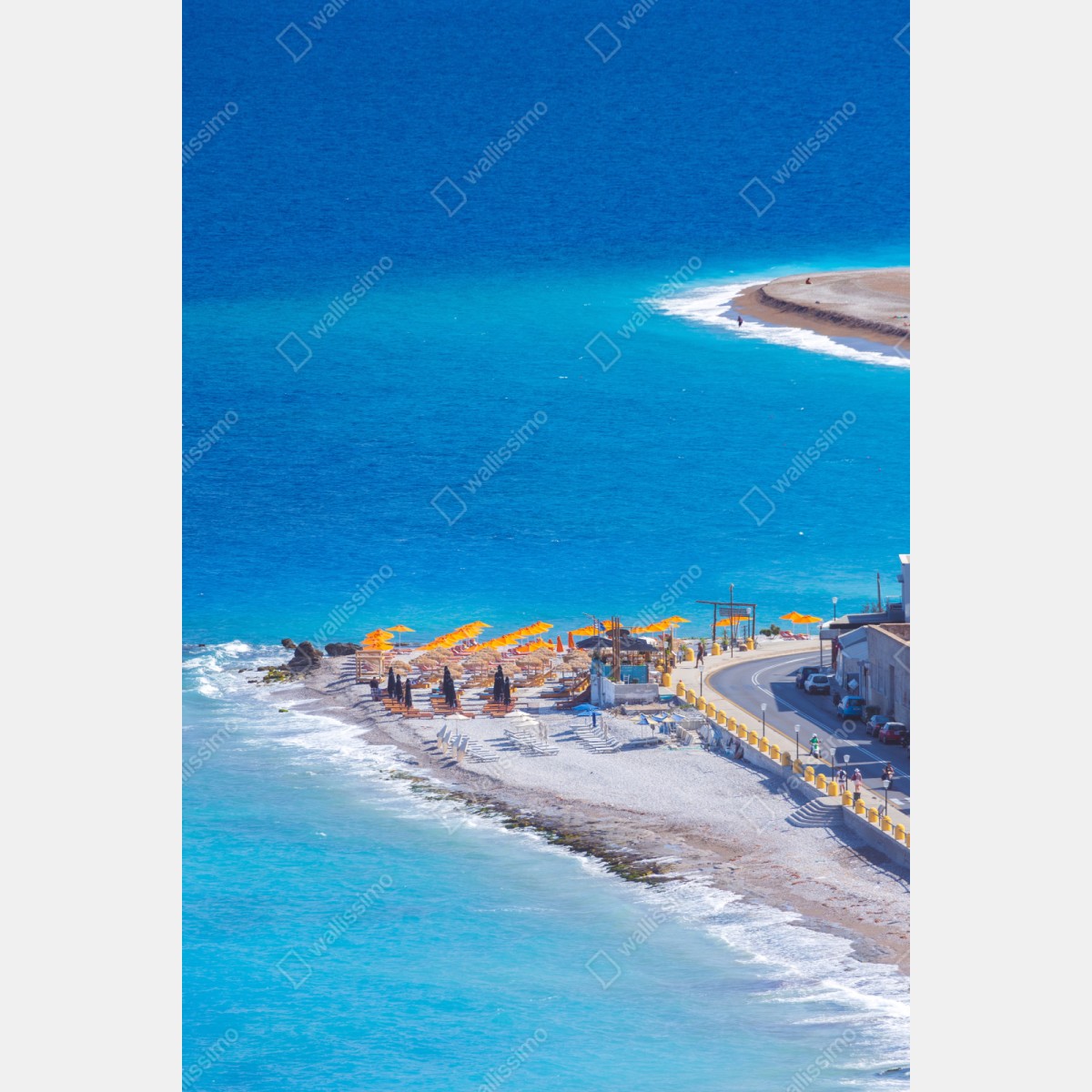 Repositionierbarer Aufkleber Rhodos strand mit bunten sonnenschirmen – Wallnifity® Repositionierbarer Aufkleber Rhodos strand mit bunten sonnenschirmen – Wallnifity®