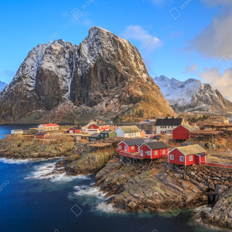Repositionierbarer Aufkleber küstendorf in Norwegen mit roten fischerhütten – Wallnifity® Repositionierbarer Aufkleber küstendorf in Norwegen mit roten fischerhütten – Wallnifity®