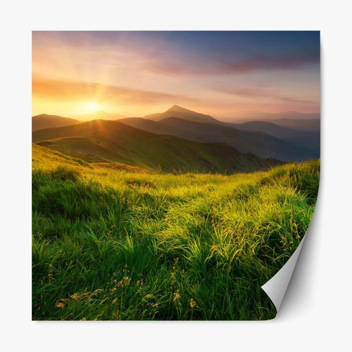 Repositionierbarer Aufkleber sonnenaufgang über dem smaragdgrünen bergtal – Wallnifity® Repositionierbarer Aufkleber sonnenaufgang über dem smaragdgrünen bergtal – Wallnifity®