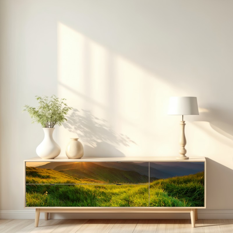 Repositionierbarer Aufkleber sonnenaufgang über dem smaragdgrünen bergtal – Wallnifity® Repositionierbarer Aufkleber sonnenaufgang über dem smaragdgrünen bergtal – Wallnifity®