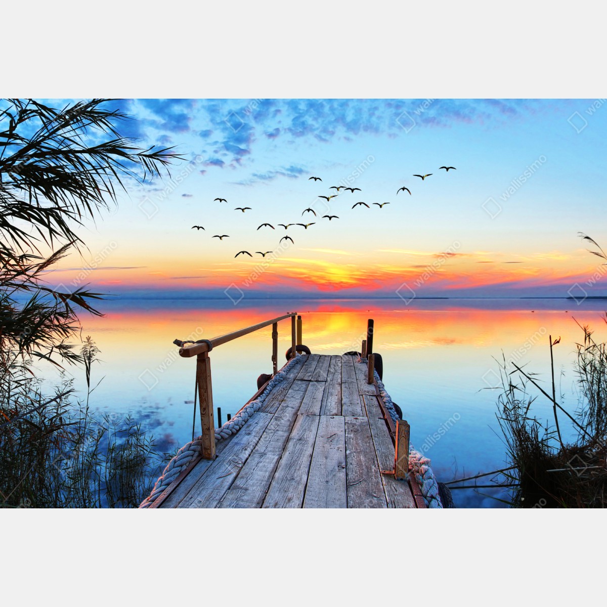Repositionierbarer Aufkleber steg bei sonnenuntergang über ruhigem see – Wallnifity® Repositionierbarer Aufkleber steg bei sonnenuntergang über ruhigem see – Wallnifity®