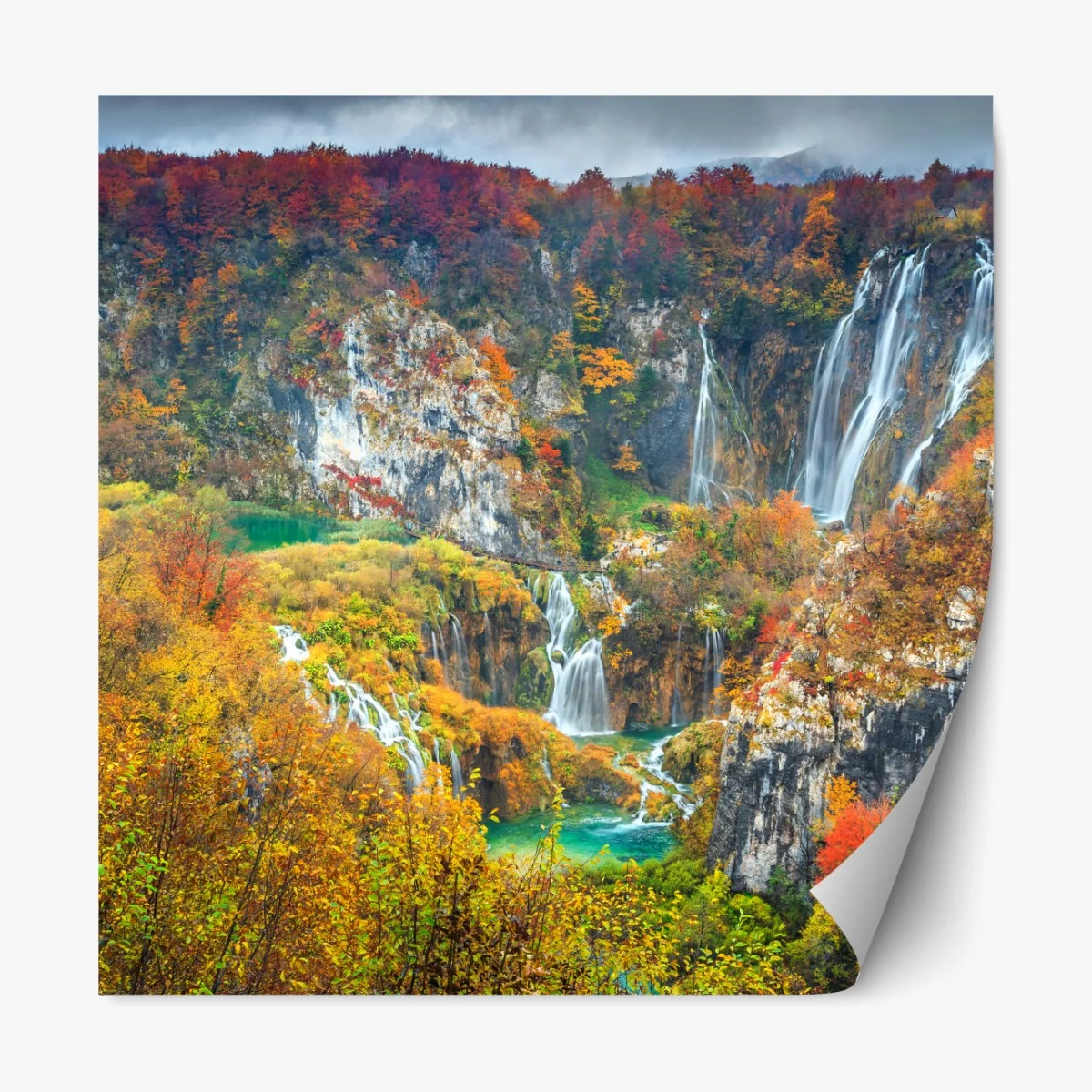 Repositionierbarer Aufkleber herbstliche wasserfälle in einem farbenfrohen wald – Wallnifity® Repositionierbarer Aufkleber herbstliche wasserfälle in einem farbenfrohen wald – Wallnifity®