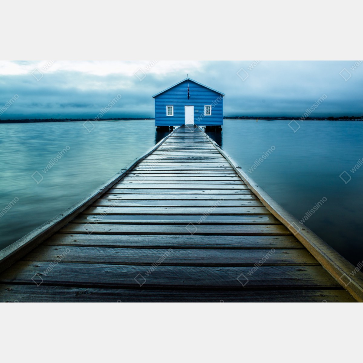 Repositionierbarer Aufkleber blaues bootshaus am ende des stegs – Wallnifity® Repositionierbarer Aufkleber blaues bootshaus am ende des stegs – Wallnifity®