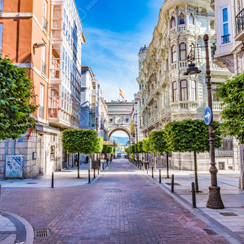 Repositionierbarer Aufkleber Santander straße im stadtkern mit historischem bogen – Wallnifity® Repositionierbarer Aufkleber Santander straße im stadtkern mit historischem bogen – Wallnifity®