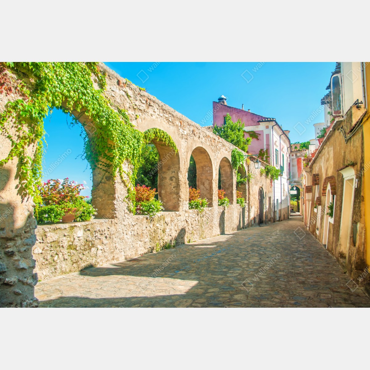 Repositionierbarer Aufkleber sonnige bögen in Ravello – Wallnifity® Repositionierbarer Aufkleber sonnige bögen in Ravello – Wallnifity®