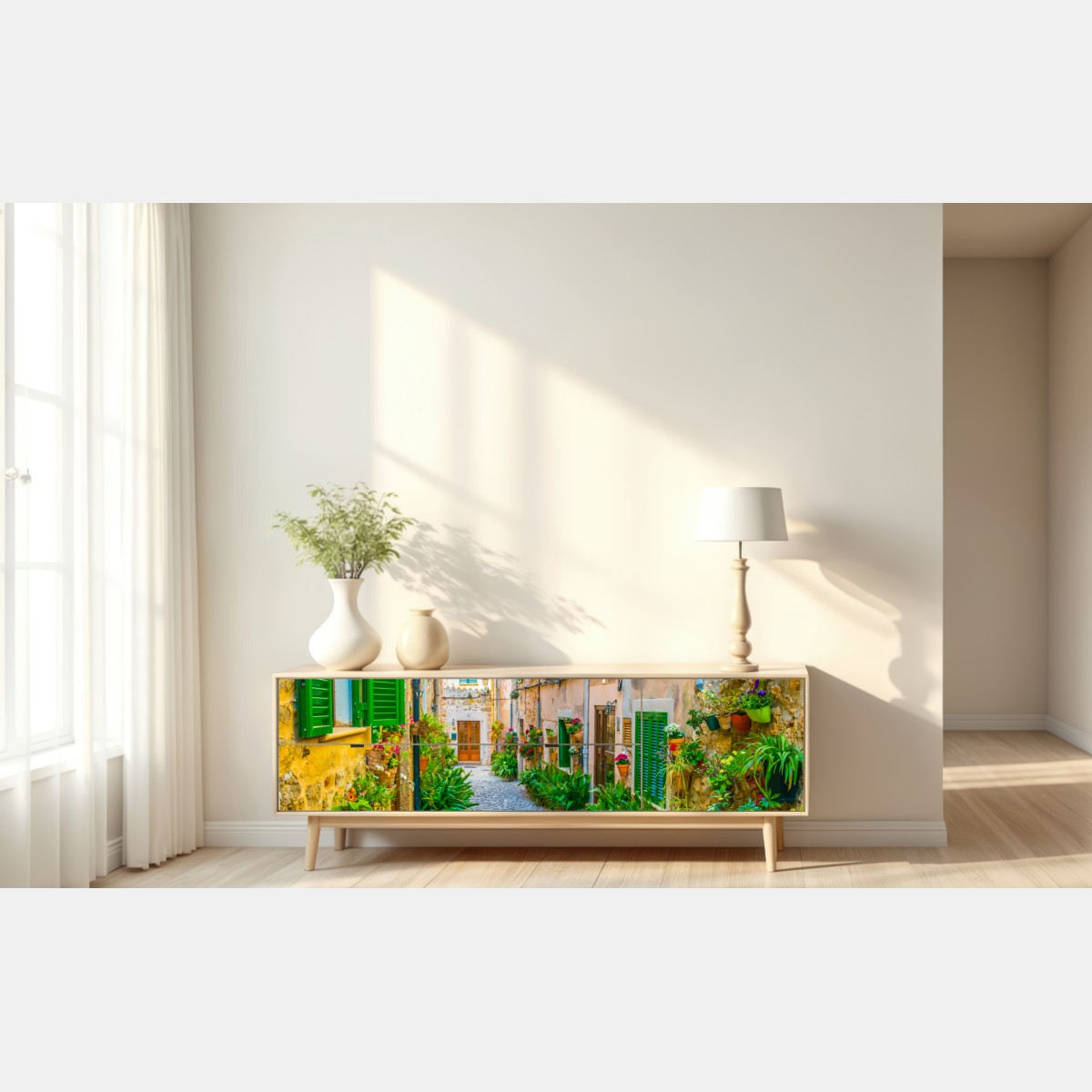 Repositionierbarer Aufkleber sonnige gasse mit grünen fensterläden – Wallnifity® Repositionierbarer Aufkleber sonnige gasse mit grünen fensterläden – Wallnifity®