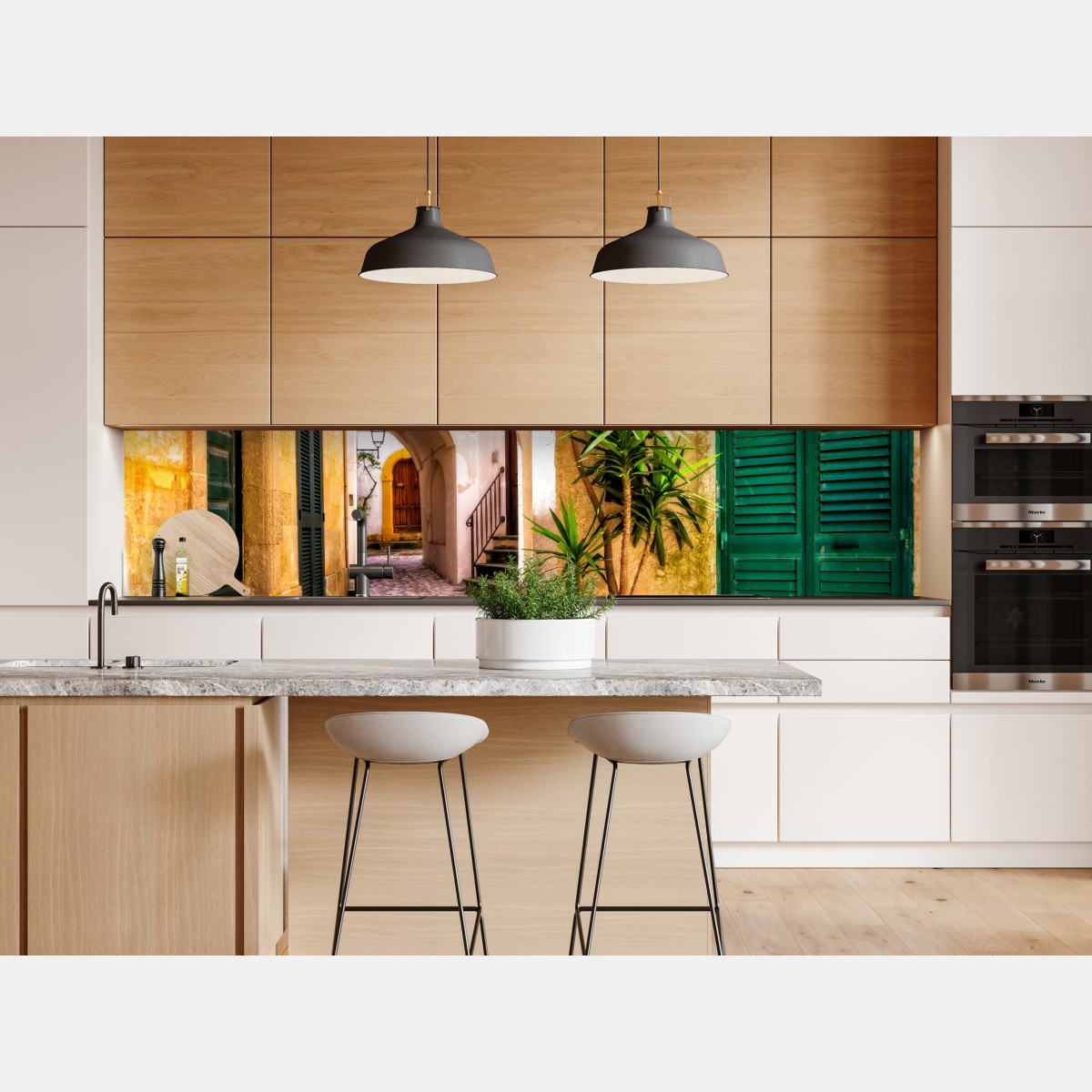 Repositionierbarer Aufkleber sonnige mediterrane gasse mit grünen jalousien – Wallnifity® Repositionierbarer Aufkleber sonnige mediterrane gasse mit grünen jalousien – Wallnifity®